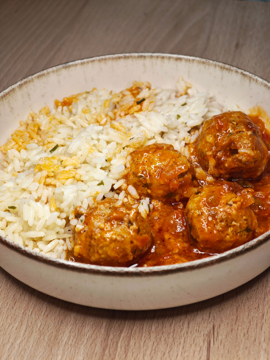 Albondigas con Tomate y Salteado de Arroz