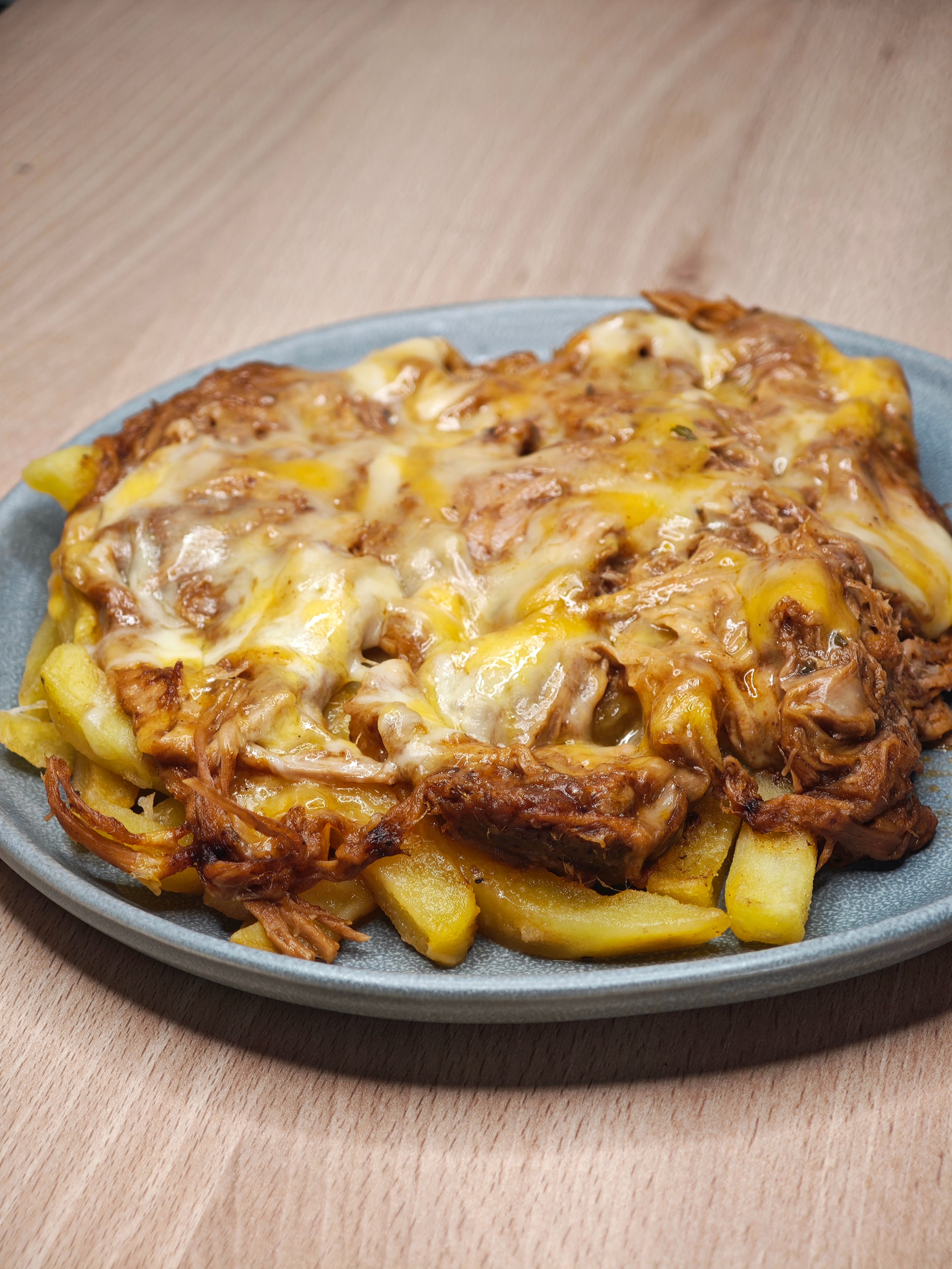 Pulled Pork con Patatas Baston y 4 Quesos