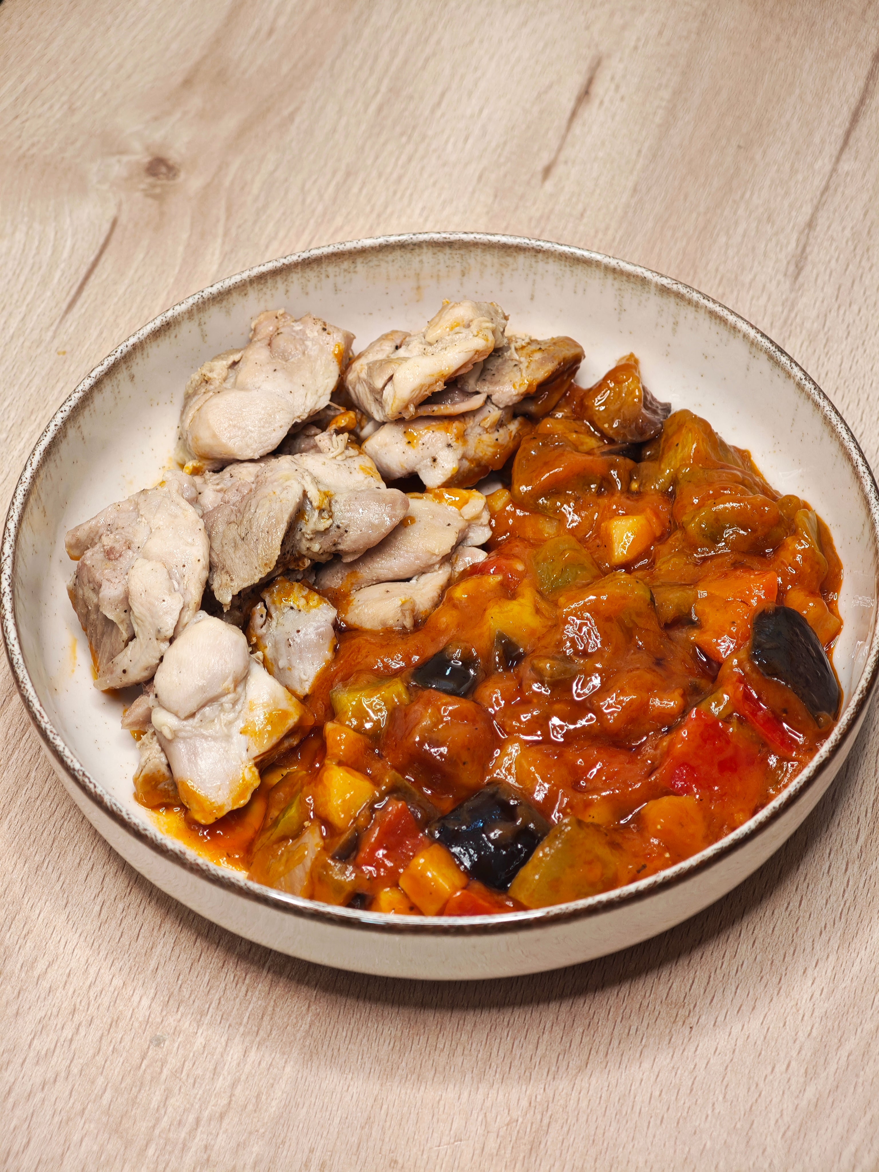 Pisto de Verduras con Tiras de Churrasco de Pollo