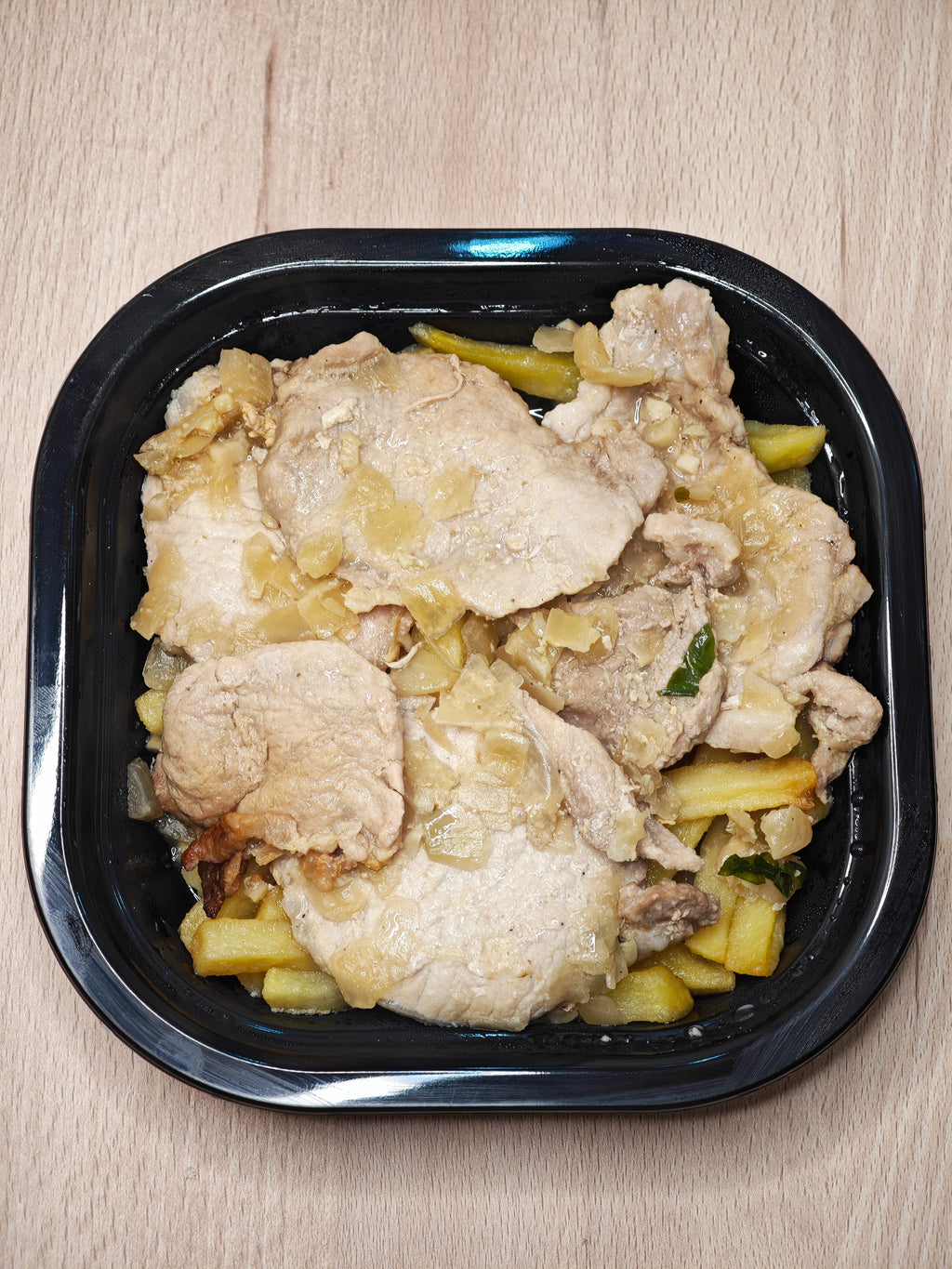 Filetes de Lomo en Salsa con Patatas Fritas