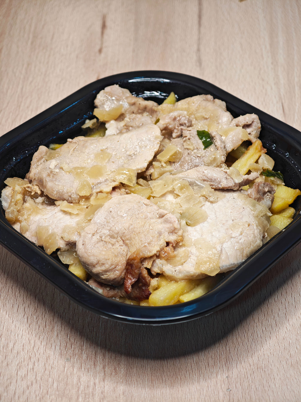 Filetes de Lomo en Salsa con Patatas Fritas