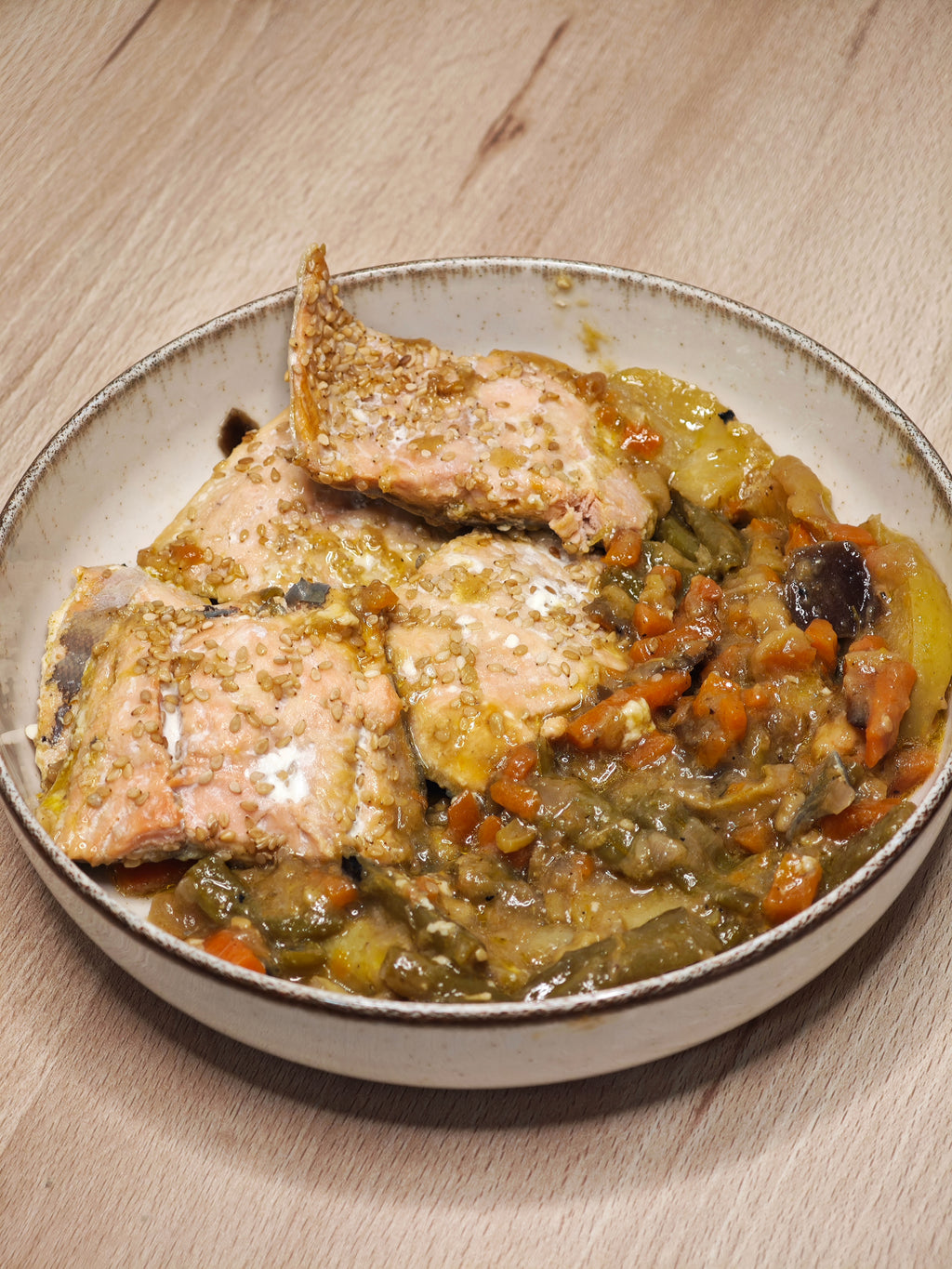 Salmón con Verduras al Curry Verde