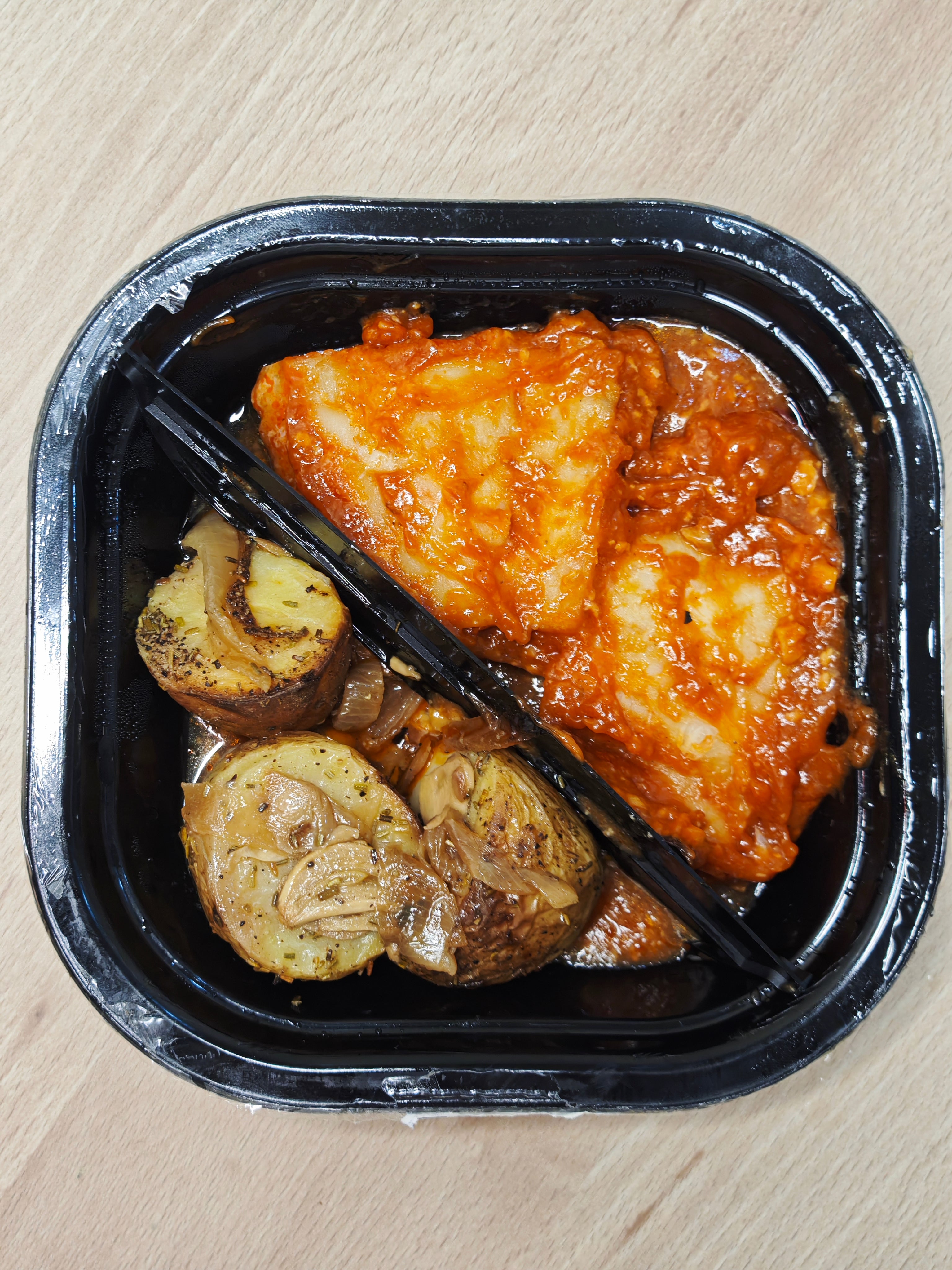 Bacalao en Tomate al Brandy con Patatas